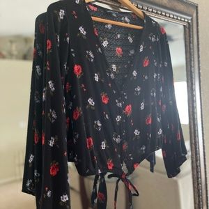 Crop tie floral black top